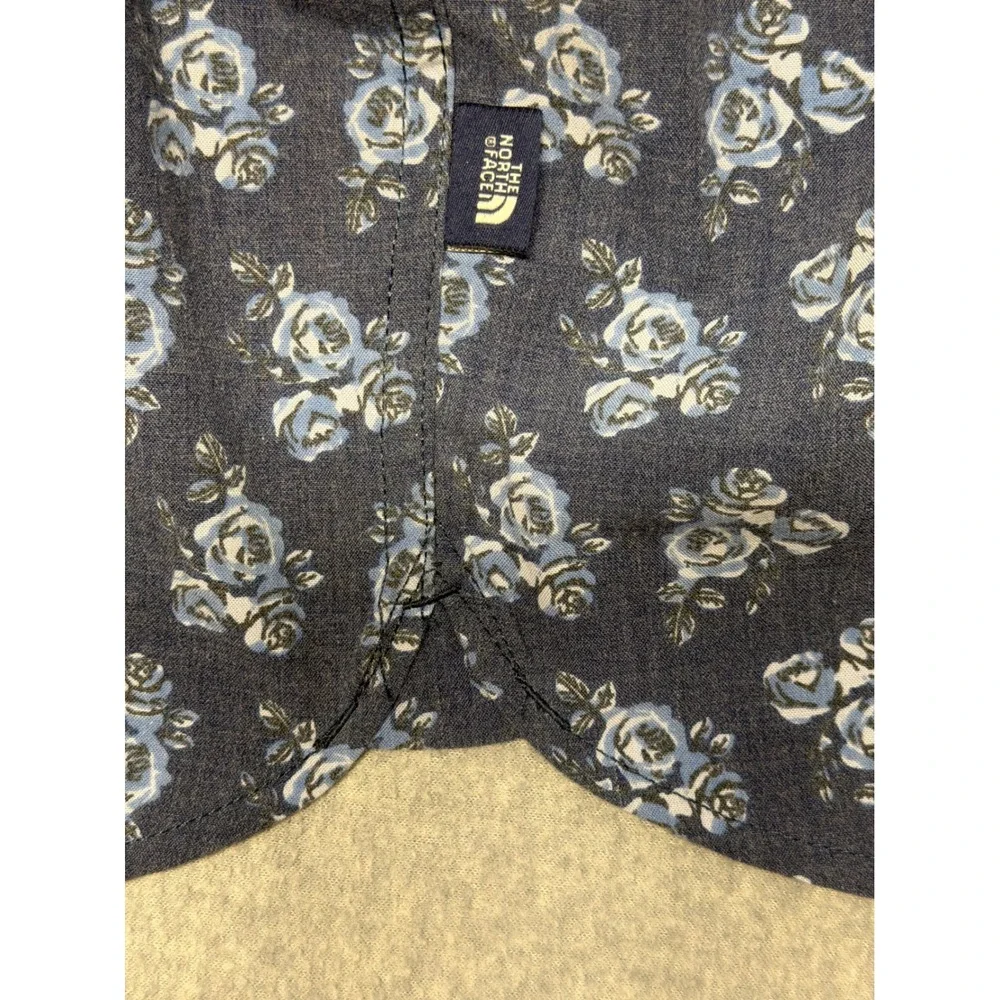 The North Face Mens Small Blue Floral Rose Short Sleeve Button Down‎ Shirt S/P